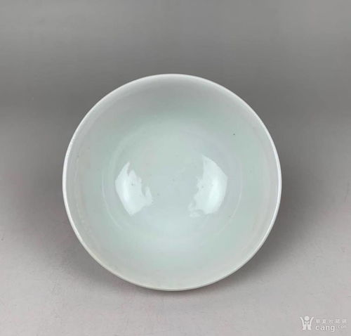 建国瓷厂瑰宝 五十年代新粉彩花鸟碗的艺术与历史价值